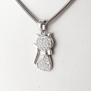 Stříbrný přívěsek KOČKA se zirkony